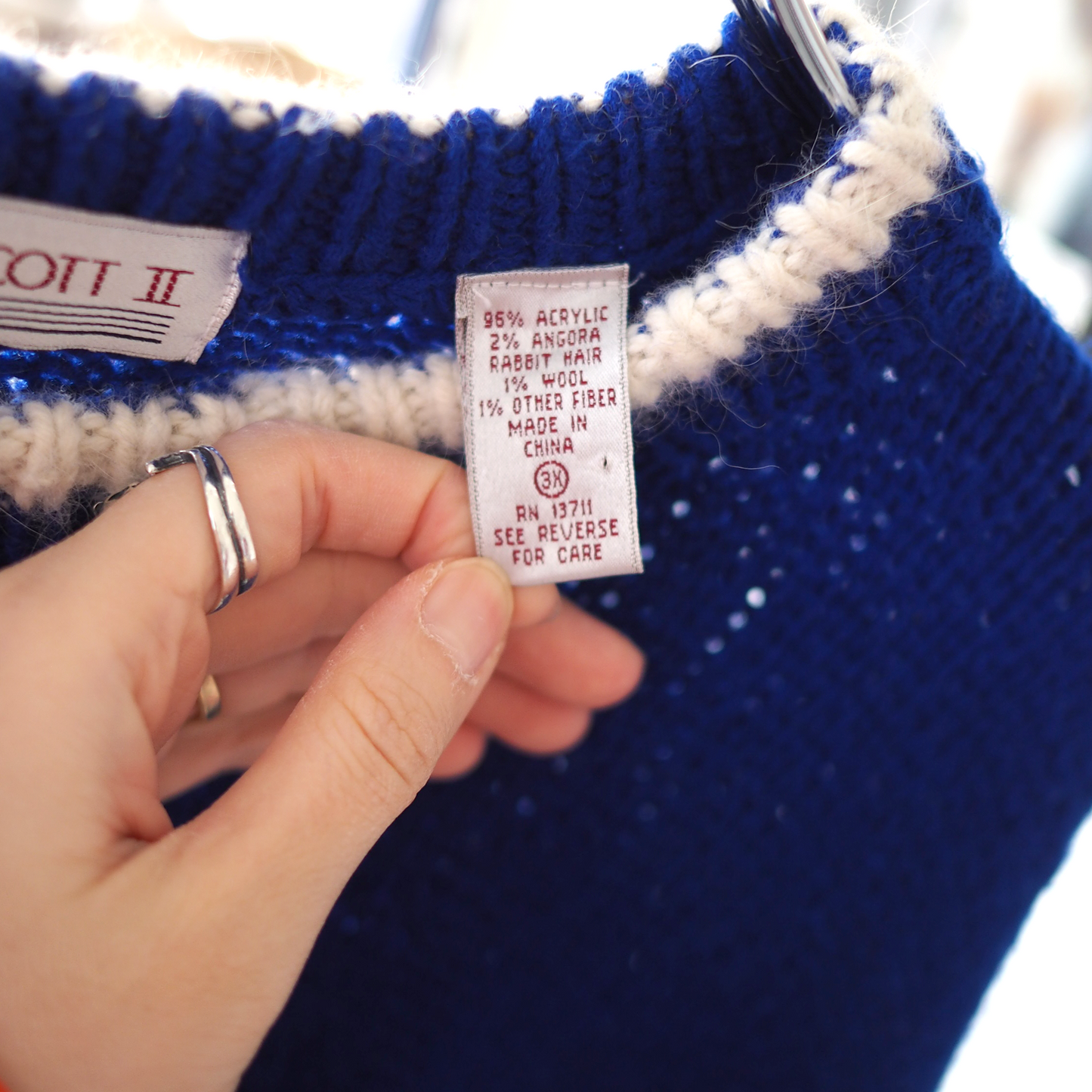 Cat Under the Christmas Tree Sweater / 90s