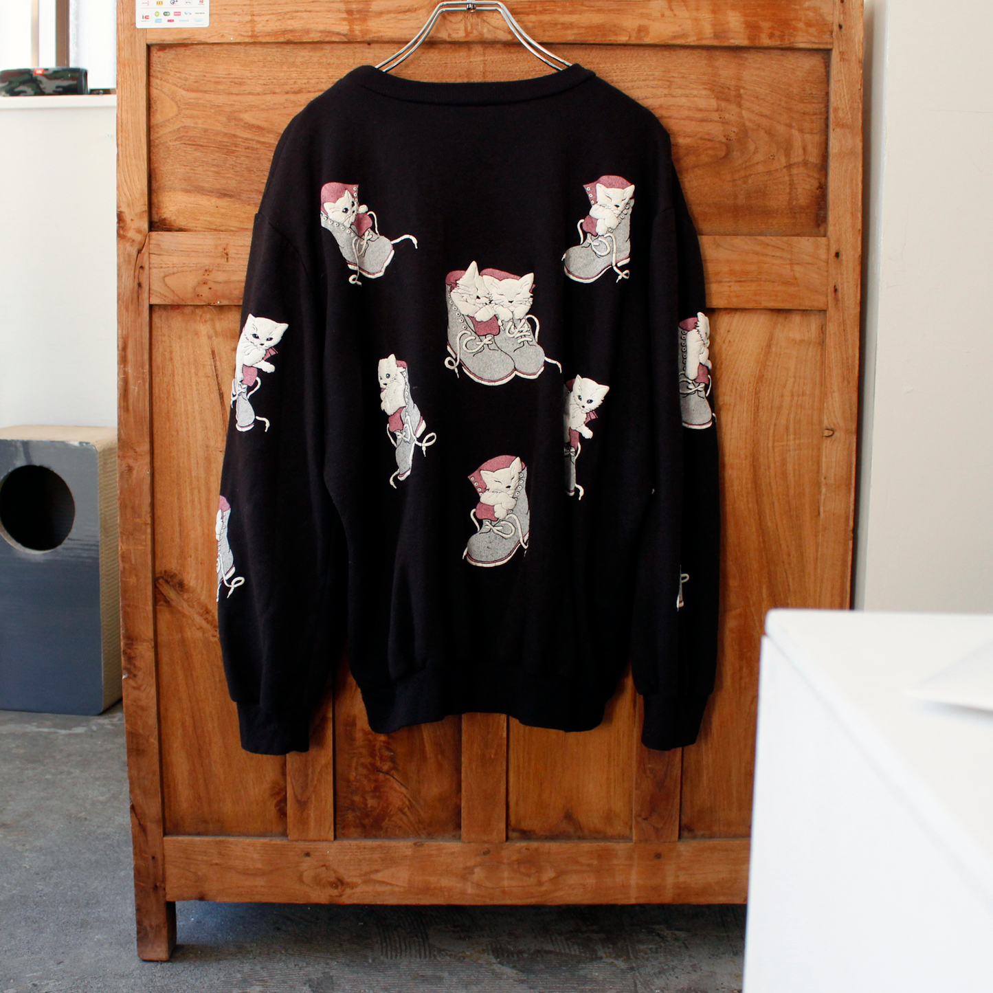 Cat in Sneaker Sweater / 80s / Made in USA