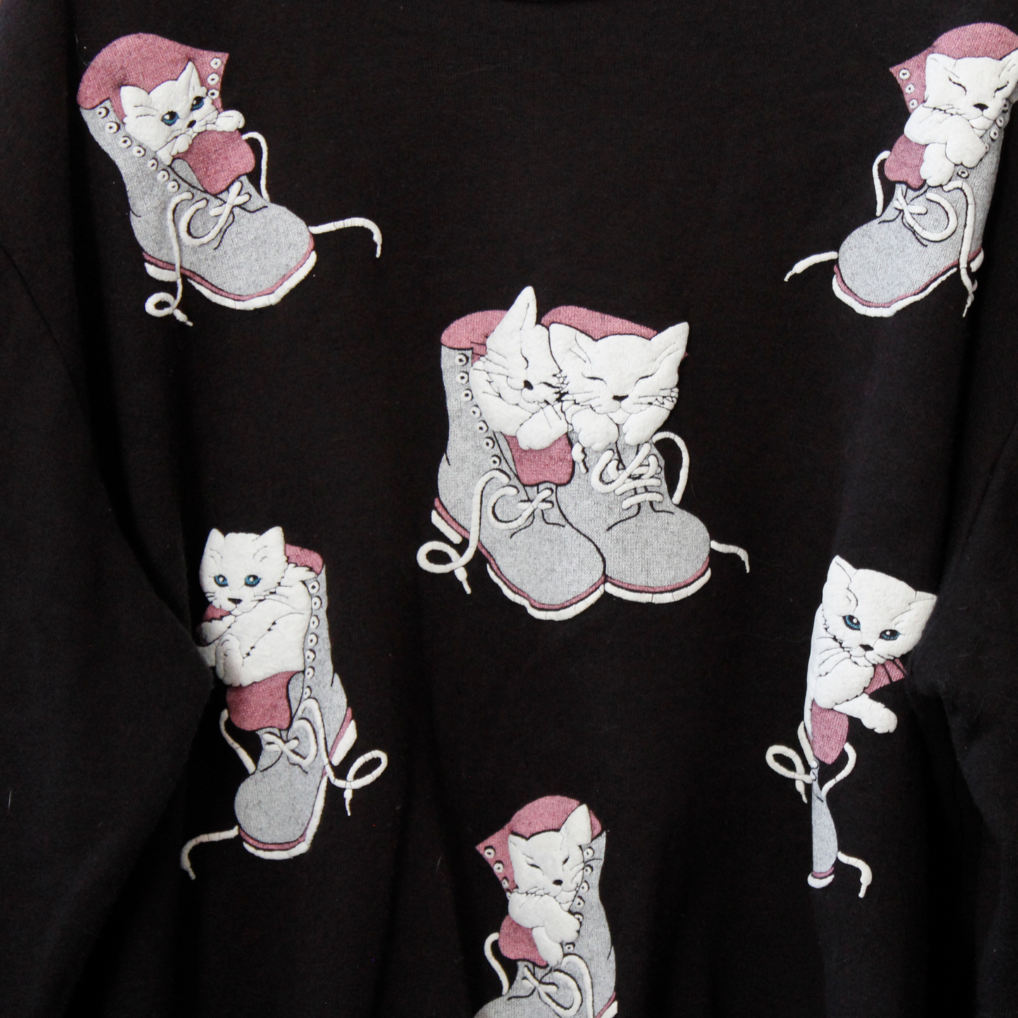 Cat in Sneaker Sweater / 80s / Made in USA