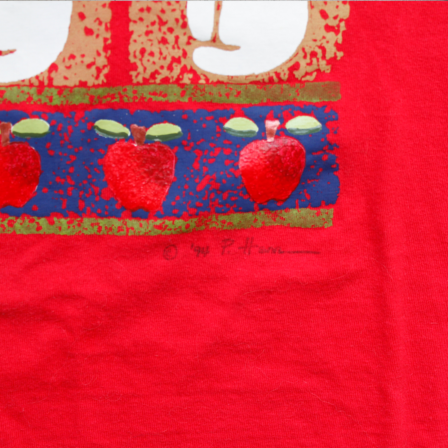 Cats and Apples Tee / Made in USA