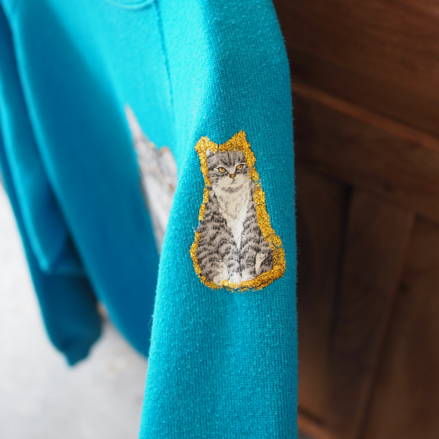 Gray Tabby & White Cat Sweat / 90s / Made in USA