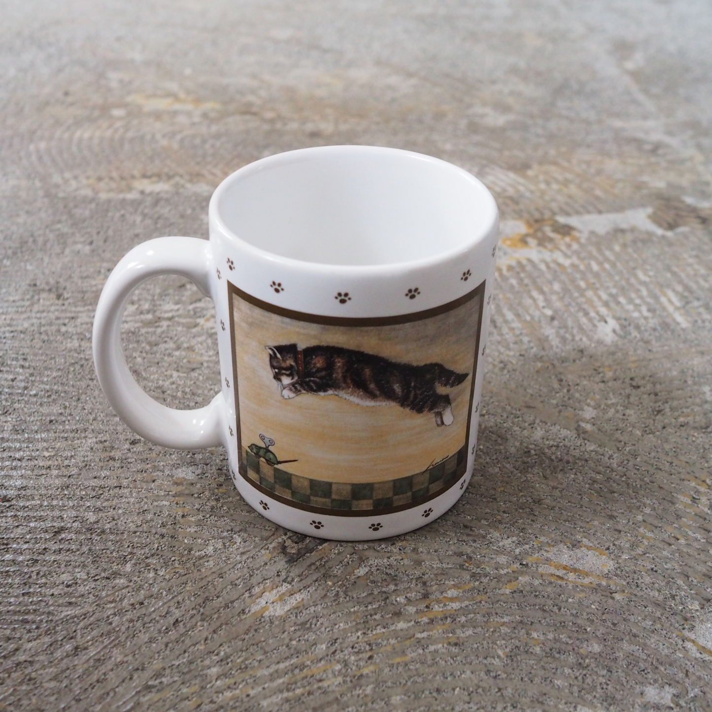 Cat Pounce on Mouse Mug / Lowell Herrero / 80s