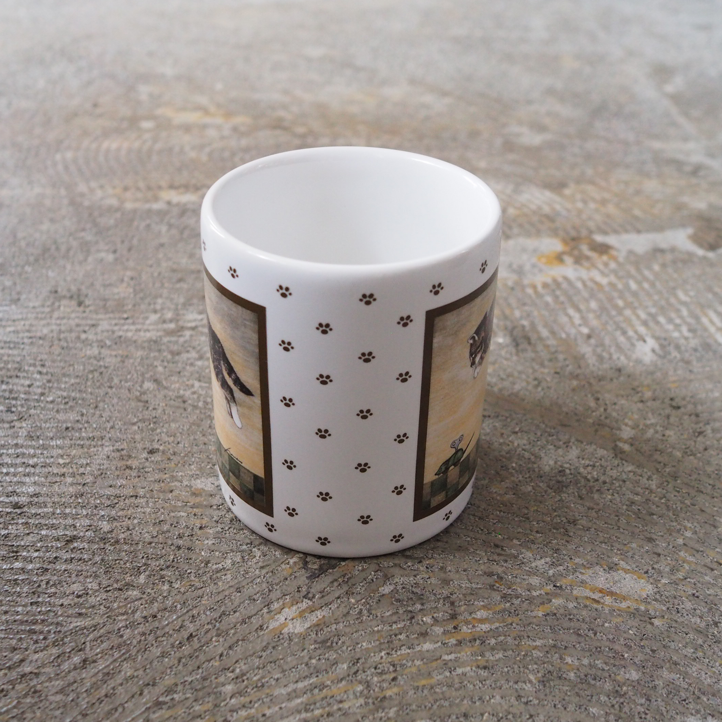 Cat Pounce on Mouse Mug / Lowell Herrero / 80s