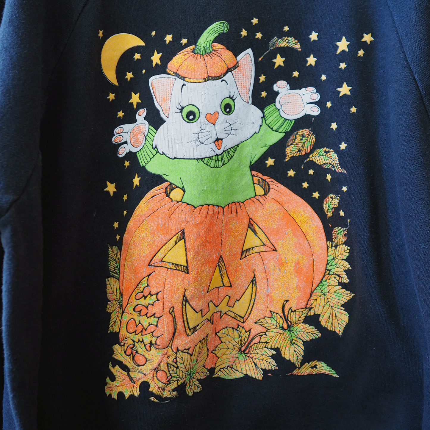 Peek-a-Boo White Cat Tee / 90s