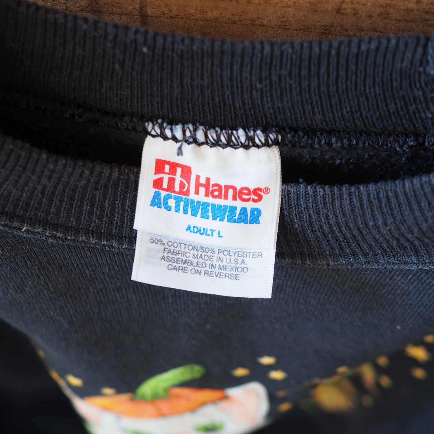 Peek-a-Boo White Cat Tee / 90s