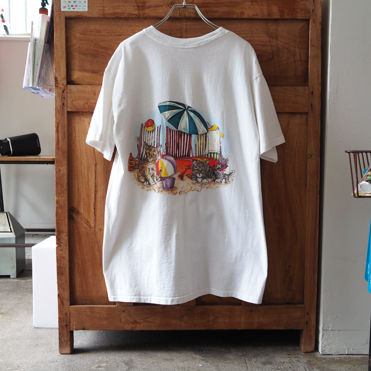 Chill at Beach Tee / Prints of Tails / 90s / Made in USA