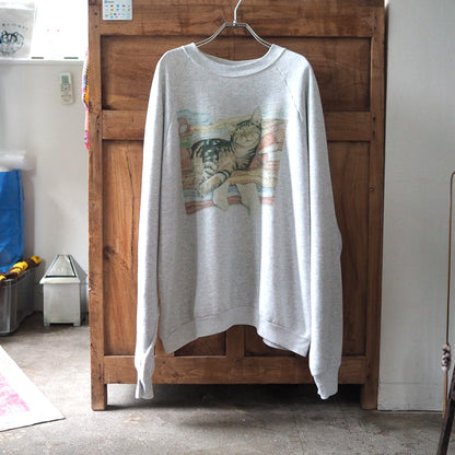Sleepy Tabby Cat Sweatshirt / 90s / Made in USA