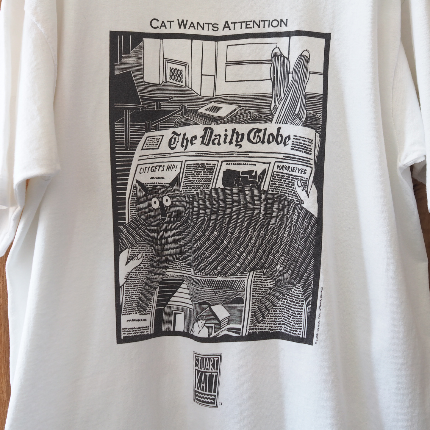 Cat Wants Attention Tee / 90s / STUART KATT