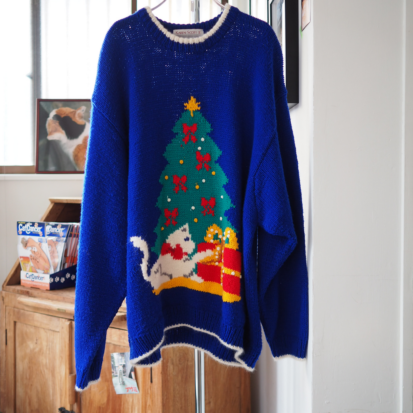 Cat Under the Christmas Tree Sweater / 90s