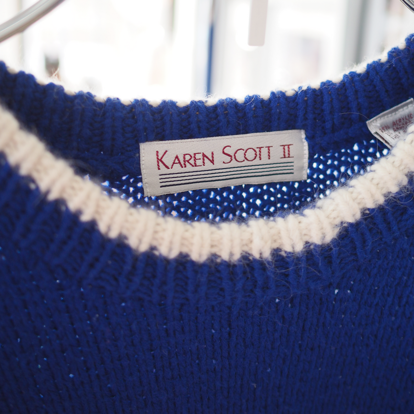 Cat Under the Christmas Tree Sweater / 90s