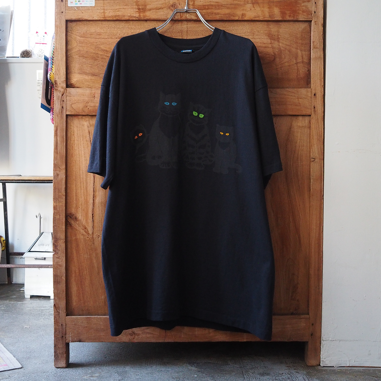 Glowing Eyes Cats Tee / 90s