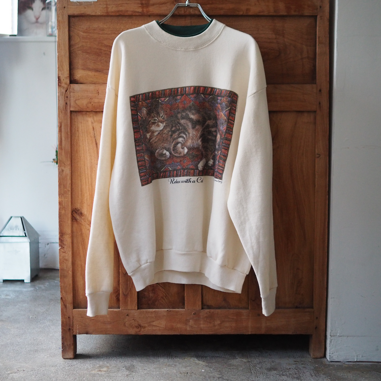 Ivory Cats Relax with a Cat Sweat / 90s / Made in USA