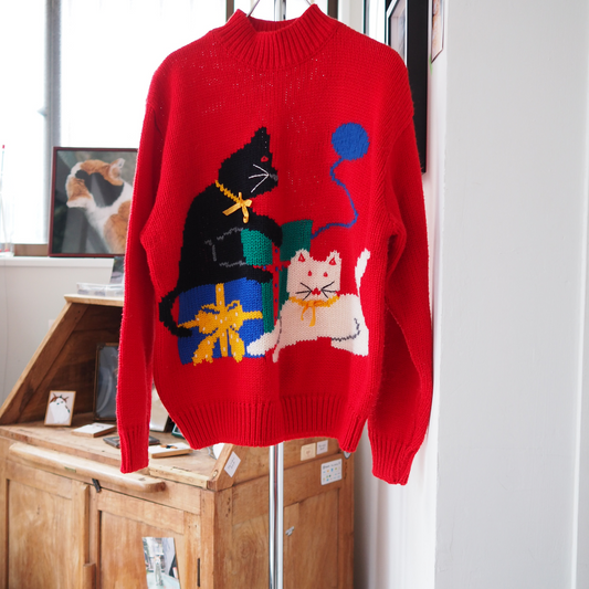 Cats and Presents Sweater * Yarn / 90s