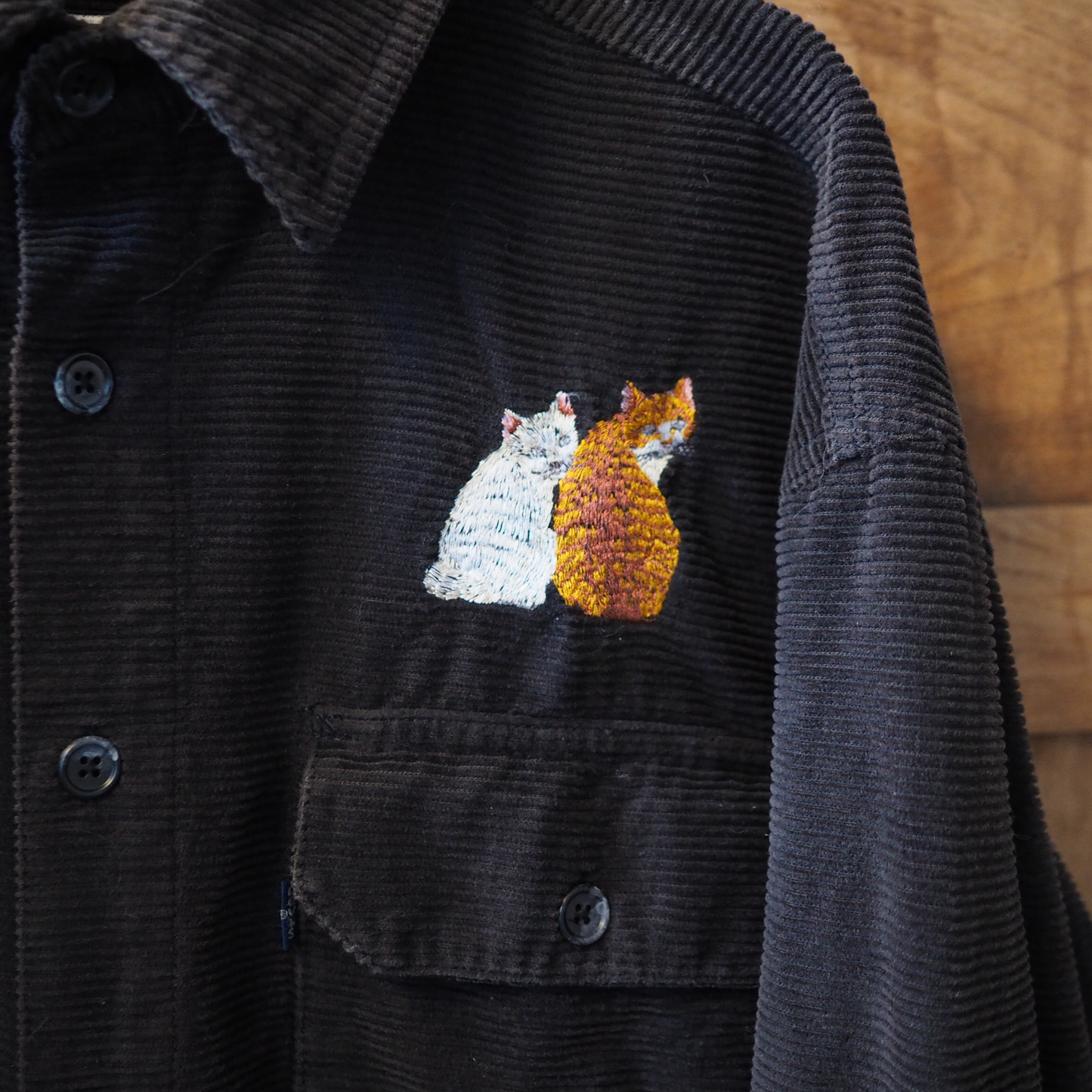 Levi’s Cat Embroidered Corduroy Shirt / 90s