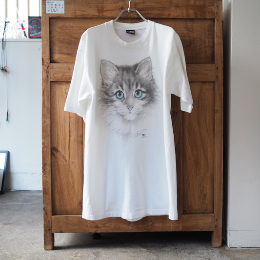 Blue Eyes Cat Portrait Tee / 90s / Made in USA