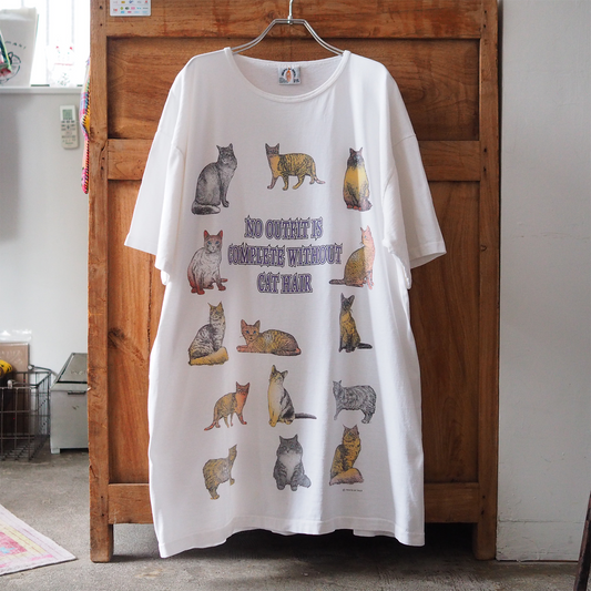 No Outfit is Complete Without Cat Hair Tee / 90s / Made in USA