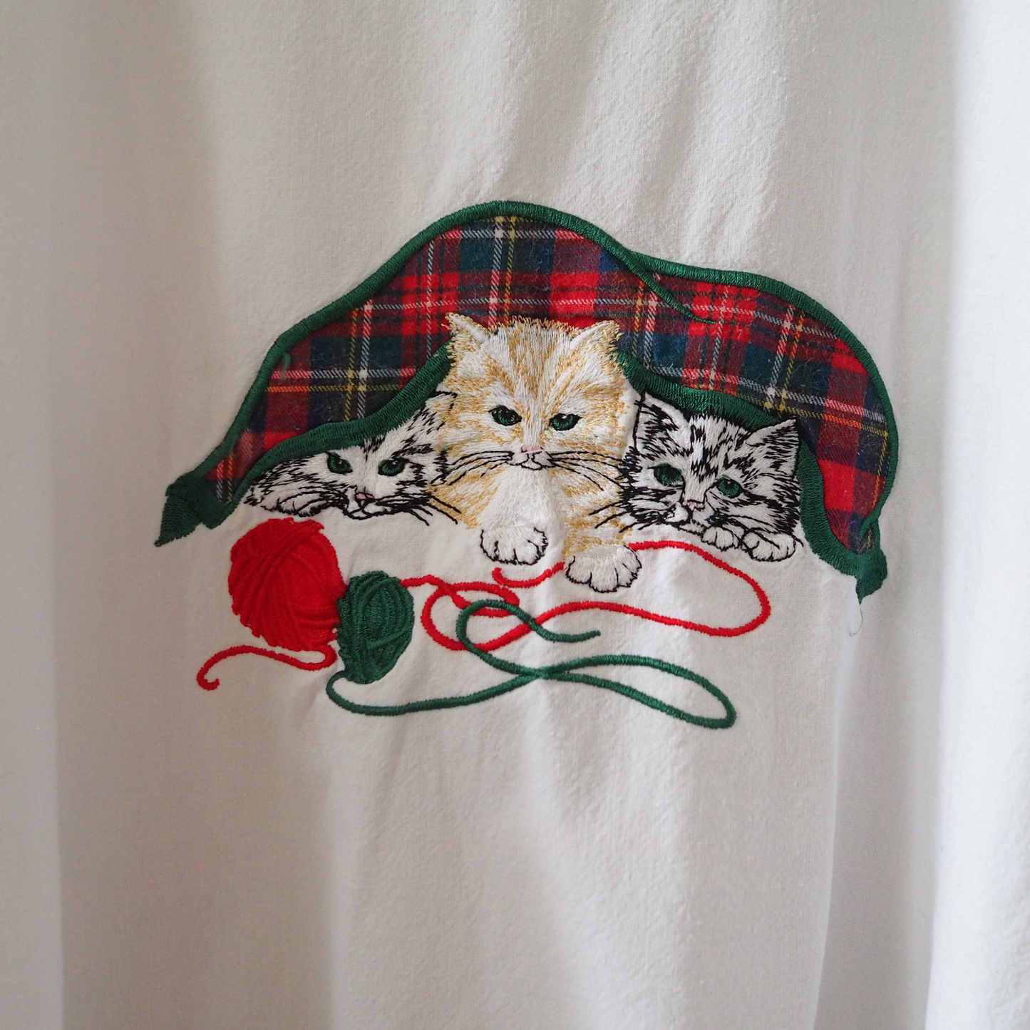 Kittens and Yarn Balls Sweat / 90s / Made in USA